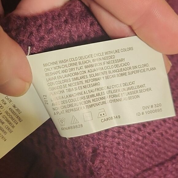 Fat button short sleeve sweater - Picture 8 of 8